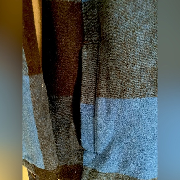 Abercrombie and Fitch plaid shaket - Picture 4 of 5